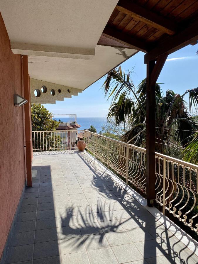 Casa Vacanze Eden Aci Castello Bagian luar foto